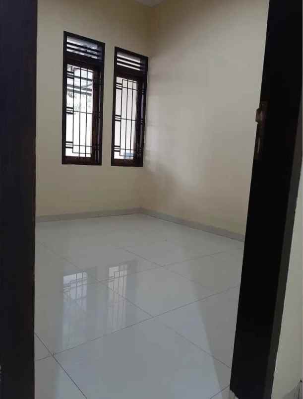 dijual rumah cipamokolan