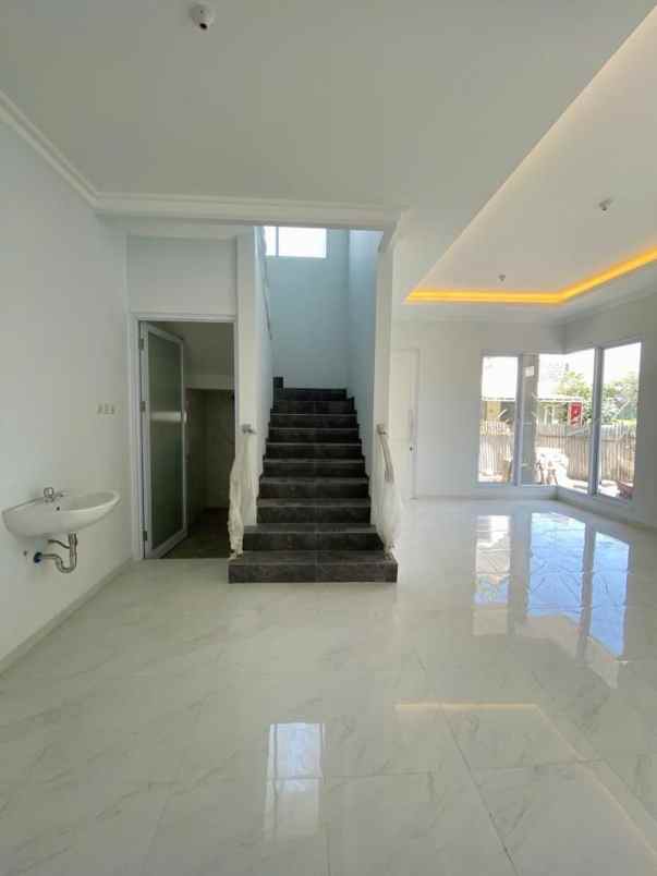 dijual rumah citraland bukit palma