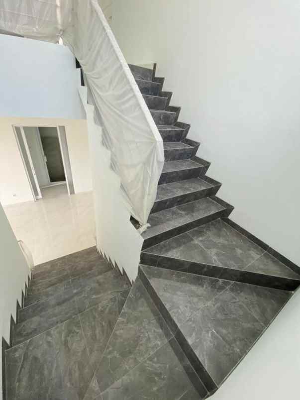 dijual rumah citraland bukit palma