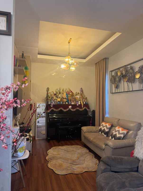 dijual rumah cluster burgundy