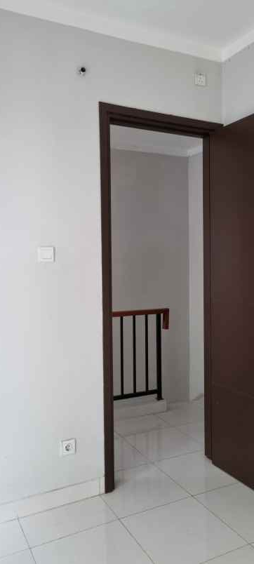 dijual rumah cluster callysta graha