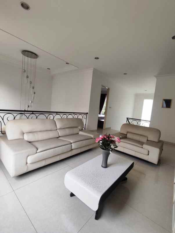 dijual rumah cluster crown phg gading