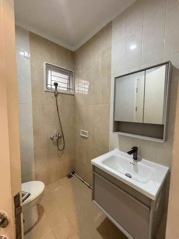 dijual rumah cluster karelia village by