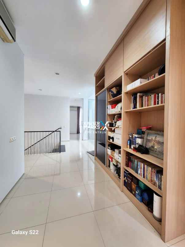 dijual rumah crystal golf