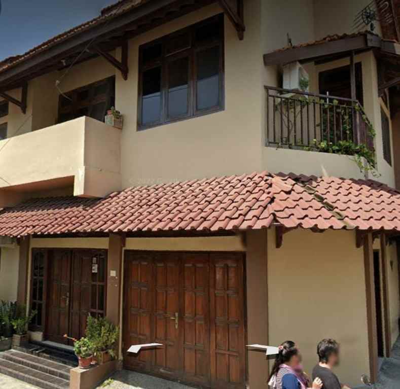 dijual rumah dekat hotel alila solo