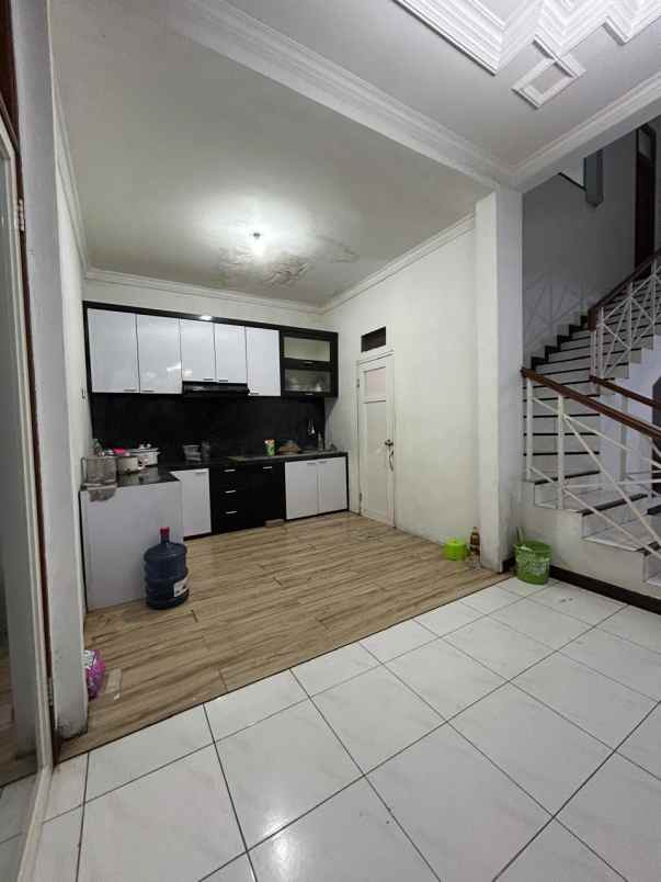 dijual rumah dharmahusada