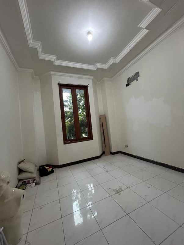 dijual rumah dharmahusada