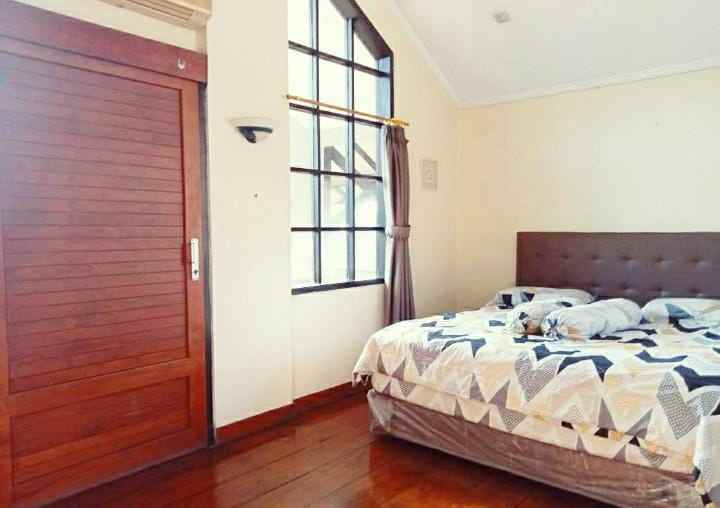 dijual rumah di bukit sari semarang