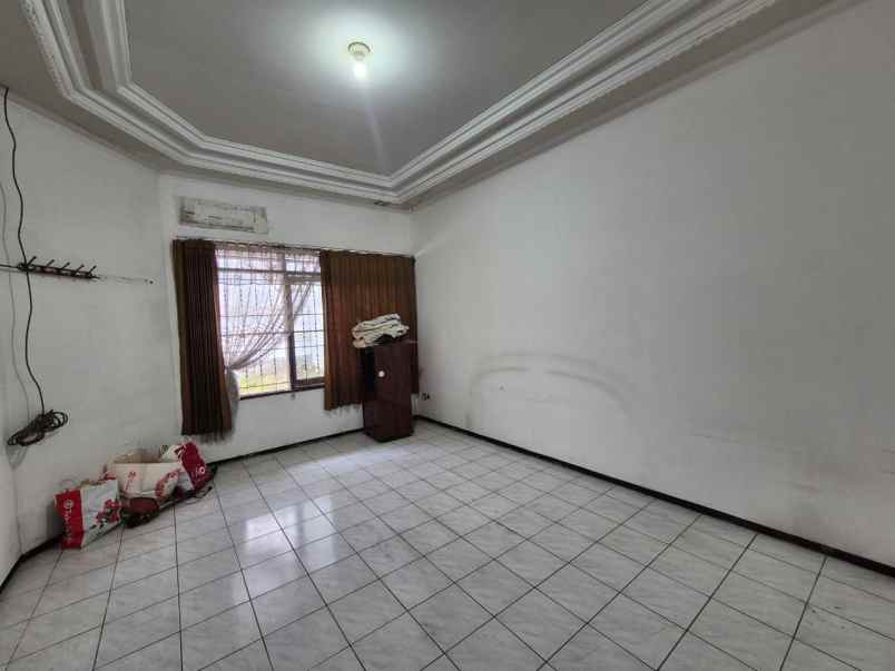 dijual rumah di dharmahusada utara