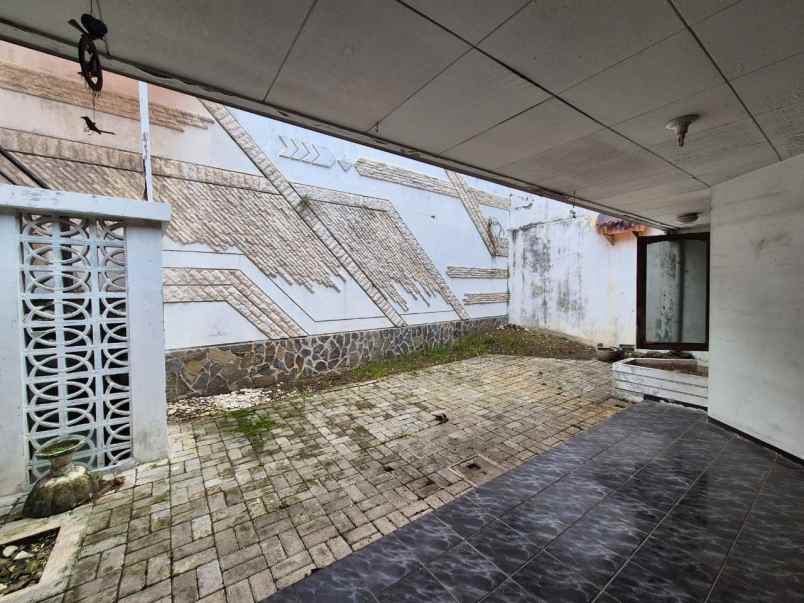 dijual rumah di dharmahusada utara