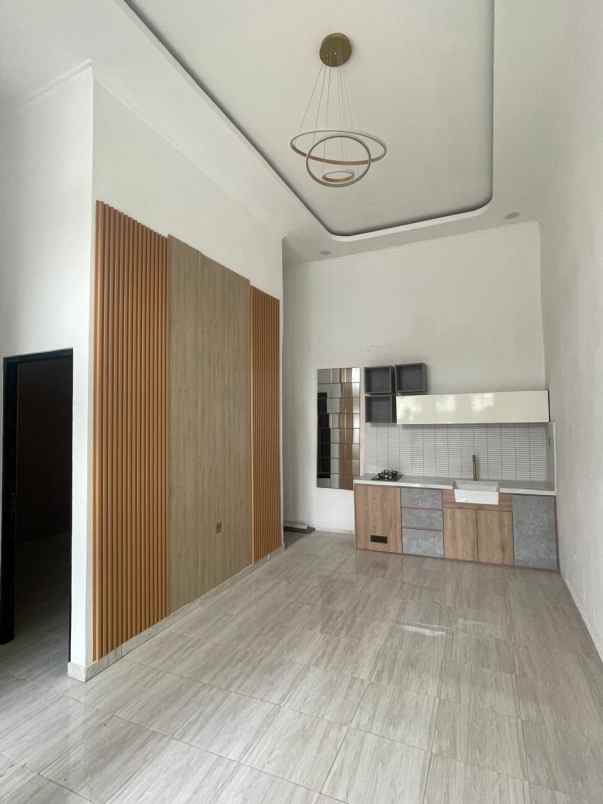 dijual rumah di perumahan grand residence city