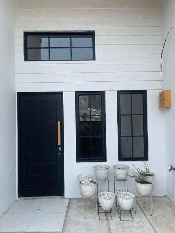 dijual rumah di perumahan grand residence city