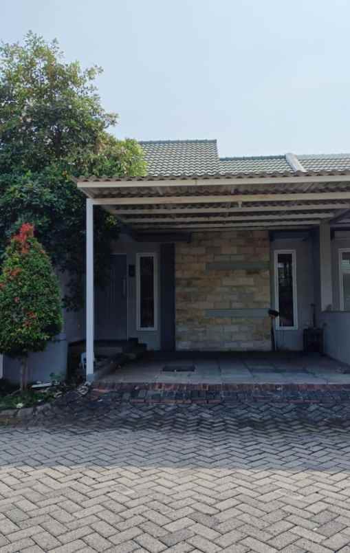 dijual rumah dian regency