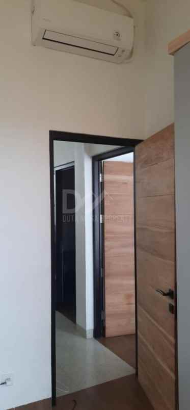 dijual rumah dua lantai di graha raya bintaro