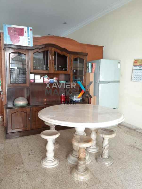 dijual rumah dukuh kupang timur