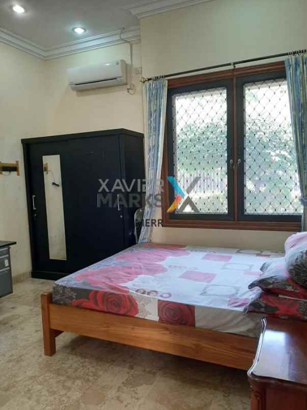 dijual rumah dukuh kupang timur