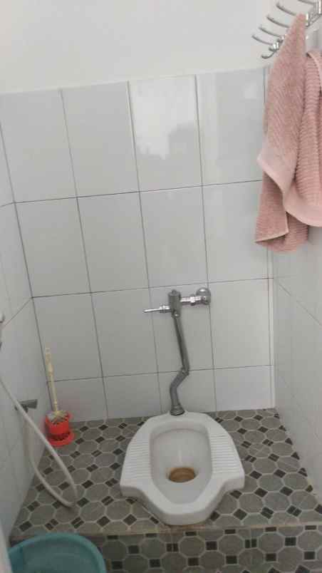 dijual rumah dukuh zamrud kota legenda