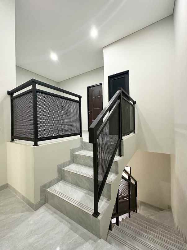 dijual rumah duren sawit jaktim