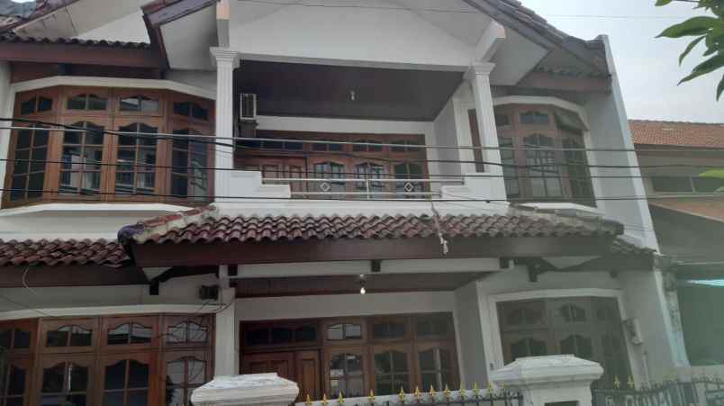 dijual rumah duren sawit klender