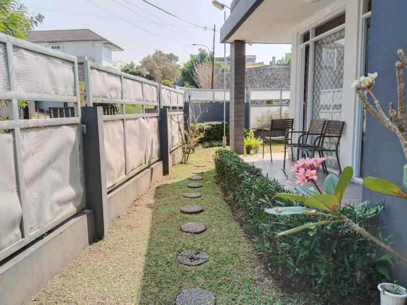 dijual rumah full furnished di setiabudi regency