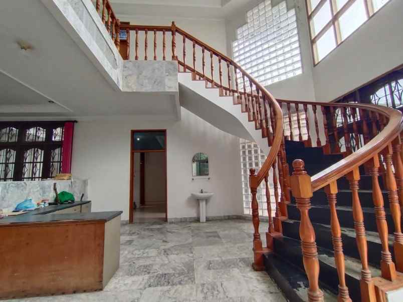 dijual rumah gatot subroto