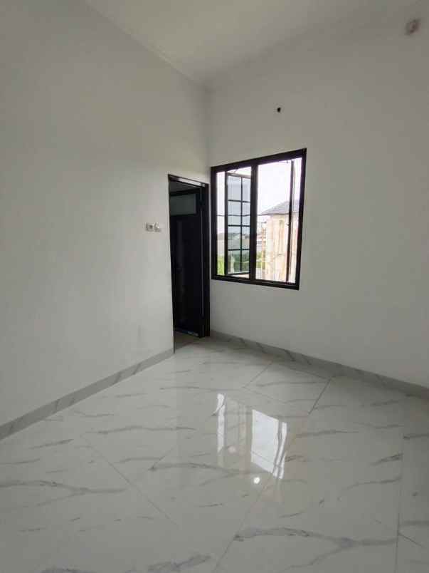 dijual rumah grogol