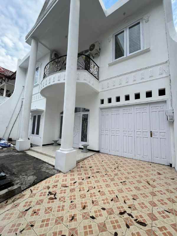 dijual rumah gubeng