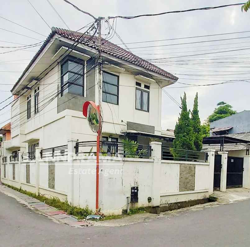 dijual rumah hook di ciganjur jakarta selatan