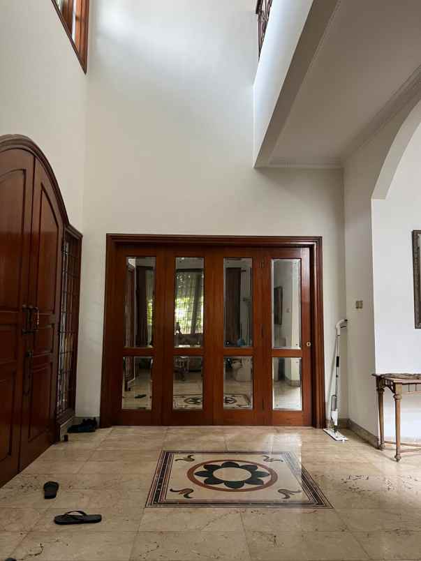 dijual rumah hook mewah di tomang jakarta barat