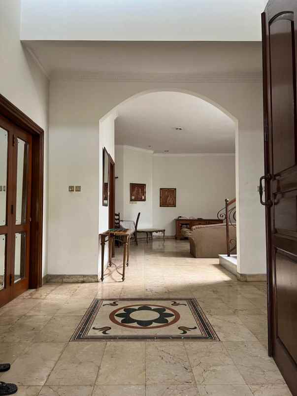 dijual rumah hook mewah di tomang jakarta barat