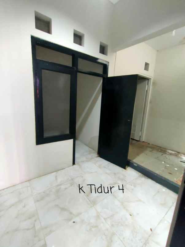 dijual rumah jalan babatan pratama