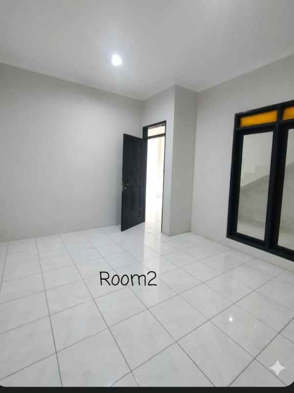 dijual rumah jalan babatan pratama