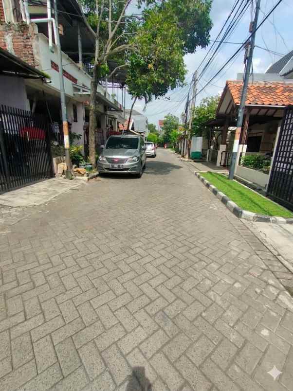 dijual rumah jalan babatan pratama