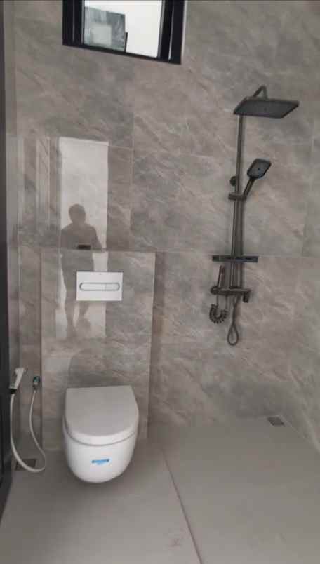 dijual rumah jalan pakuwon indah