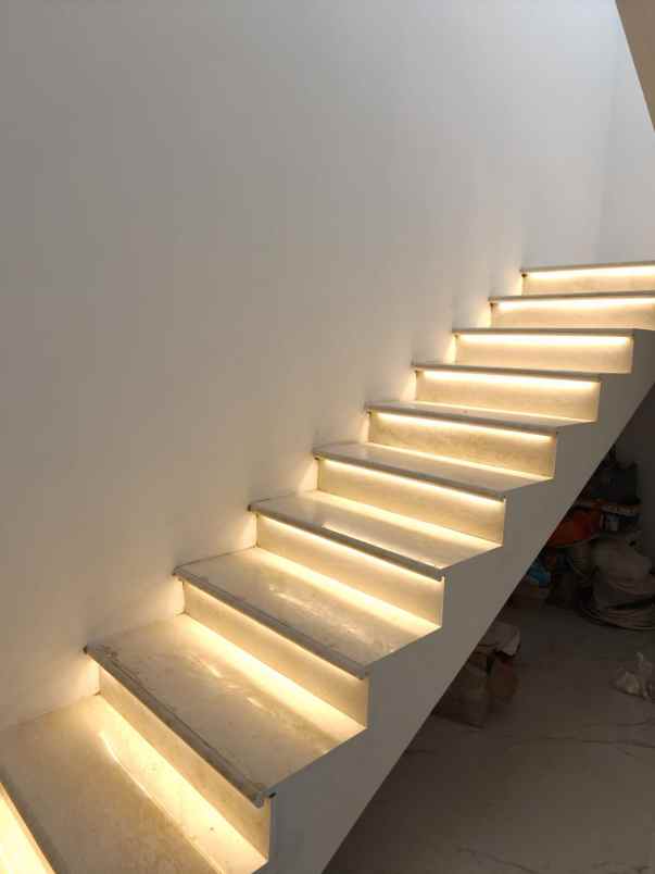 dijual rumah jalan pakuwon indah