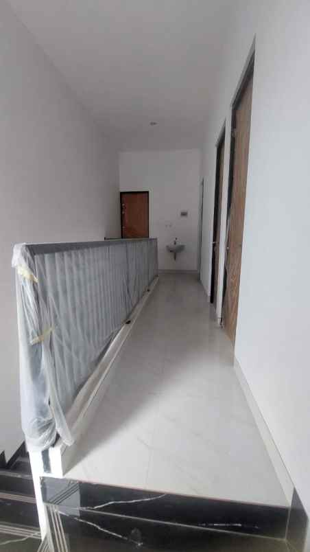 dijual rumah jalan prapen indah