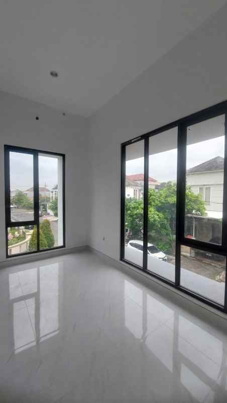 dijual rumah jalan prapen indah