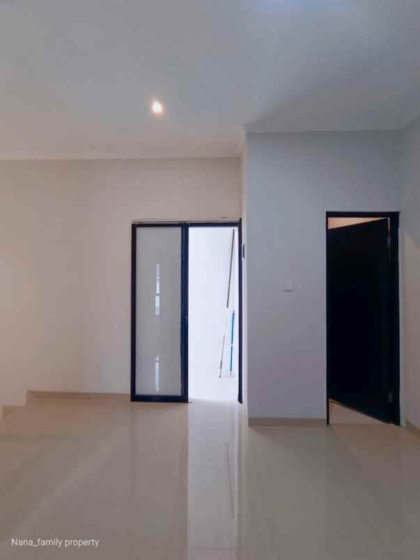 dijual rumah jalan raya beruang bintaro