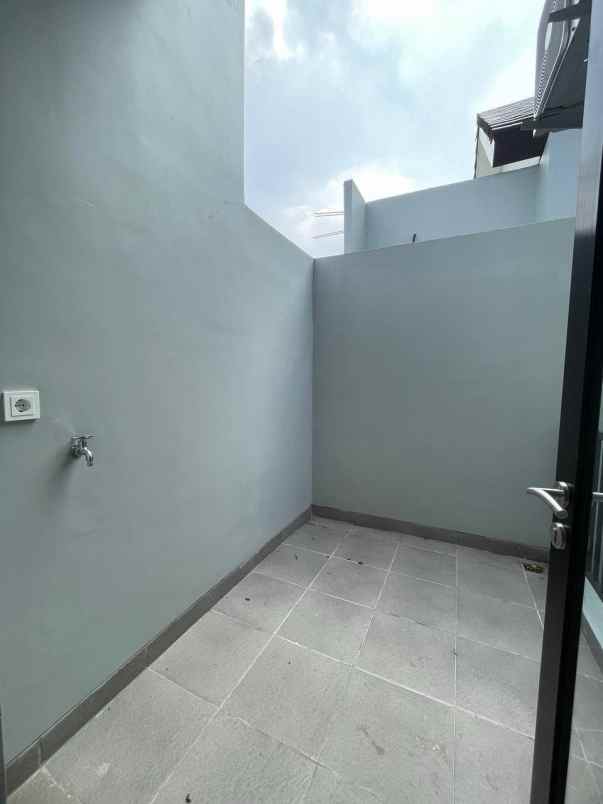 dijual rumah jalan raya bintaro sektor 2