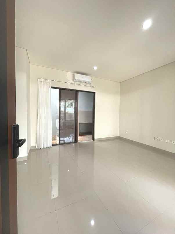 dijual rumah jalan raya bintaro sektor 2