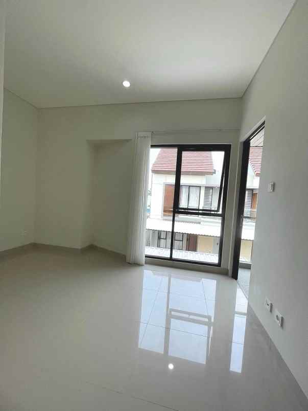 dijual rumah jalan raya bintaro sektor 2