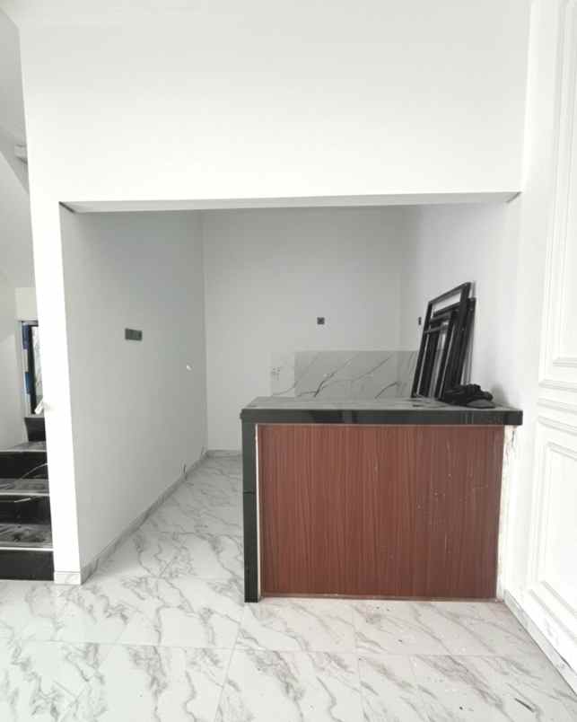 dijual rumah jalan raya cendrawasih