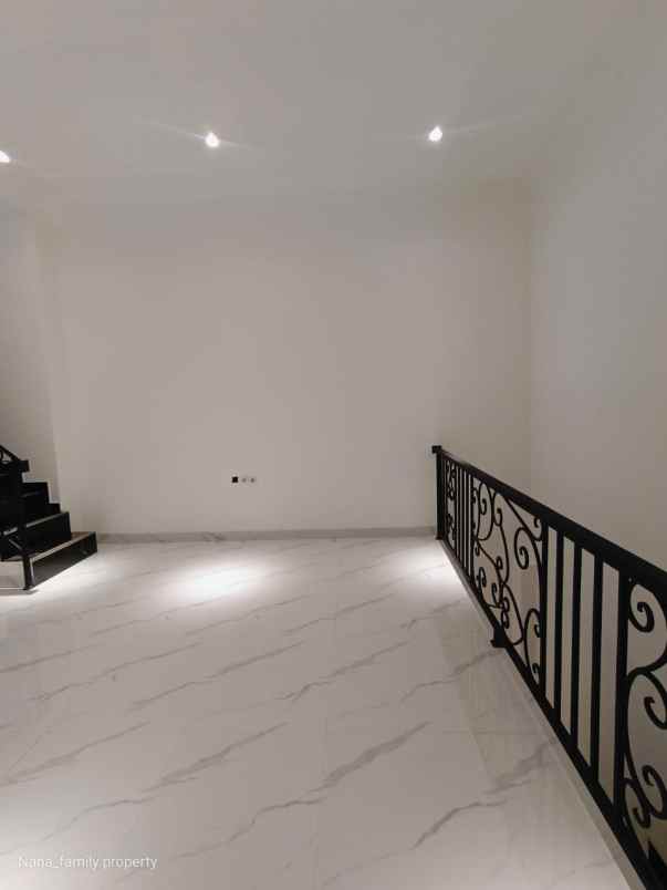 dijual rumah jalan raya joglo kembangan