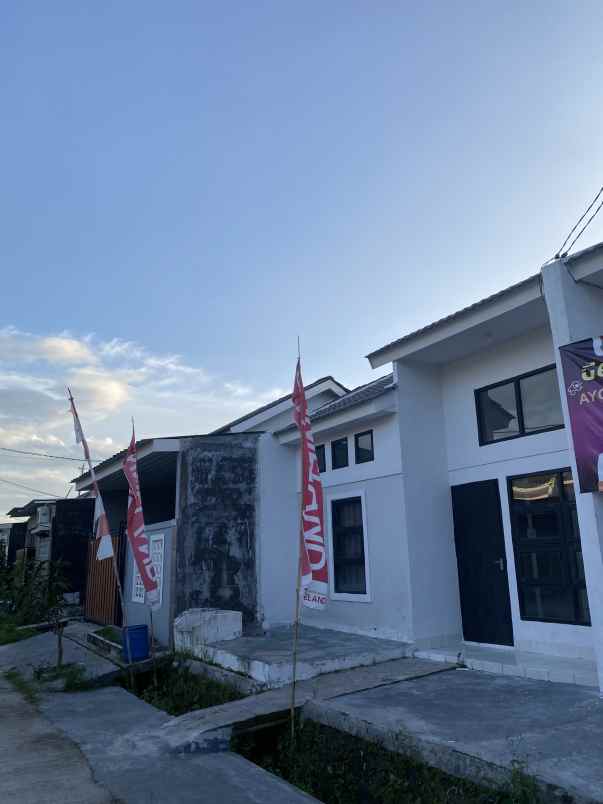 dijual rumah jalan raya megu cisoka