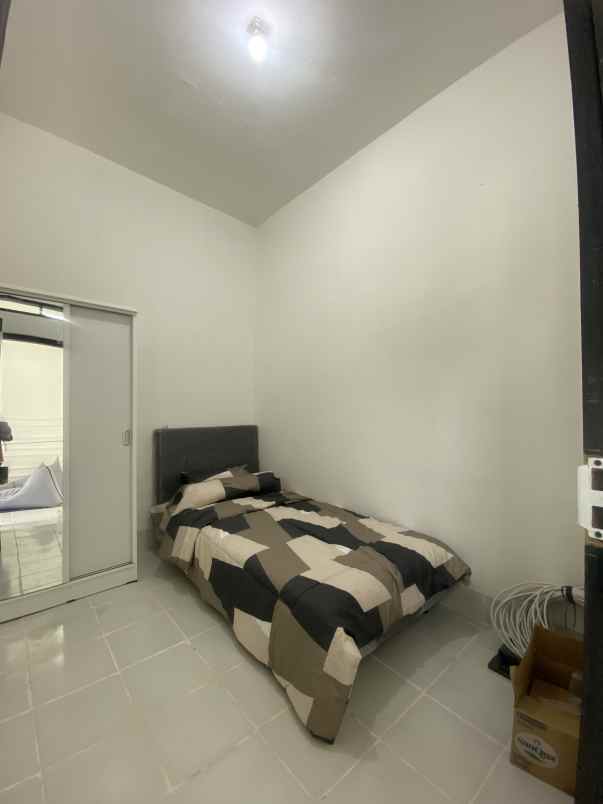 dijual rumah jalan raya megu cisoka