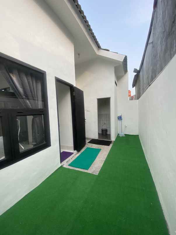 dijual rumah jalan raya megu cisoka