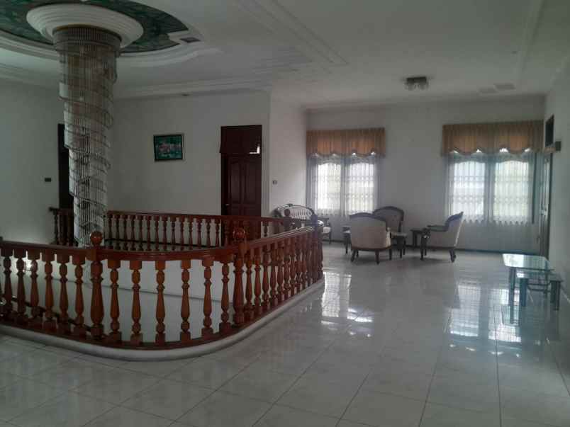 dijual rumah jalan raya satelit utara