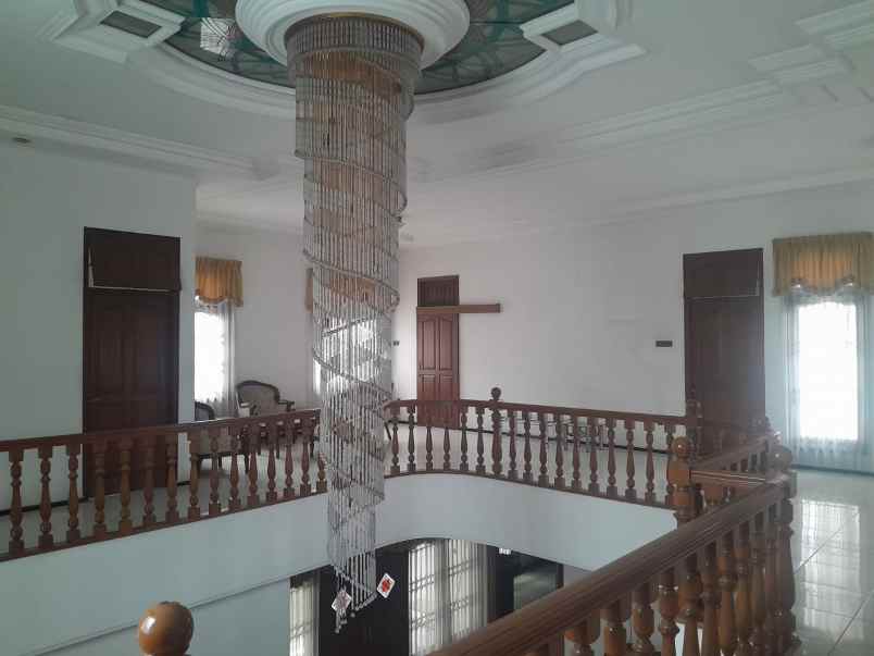 dijual rumah jalan raya satelit utara