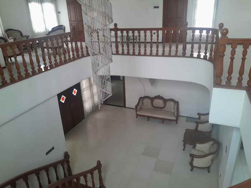 dijual rumah jalan raya satelit utara