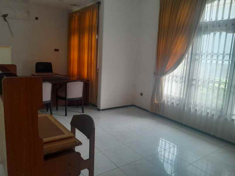 dijual rumah jalan raya satelit utara